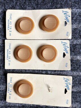 La Vogue Vintage Mustard Buttons Approximately 1" #7042